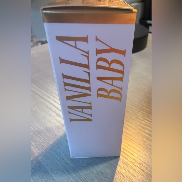 Truly Luxury Body Oil | Hydrating & Illuminating with Natural Shimmer-New In Box - Picture 5 of 11